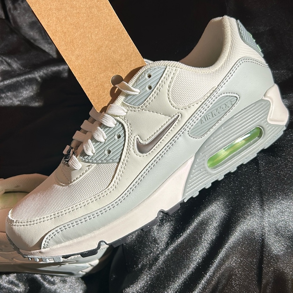 Nike Women's Air Max 90 Shoes
Size 8.5 NWT (no box)